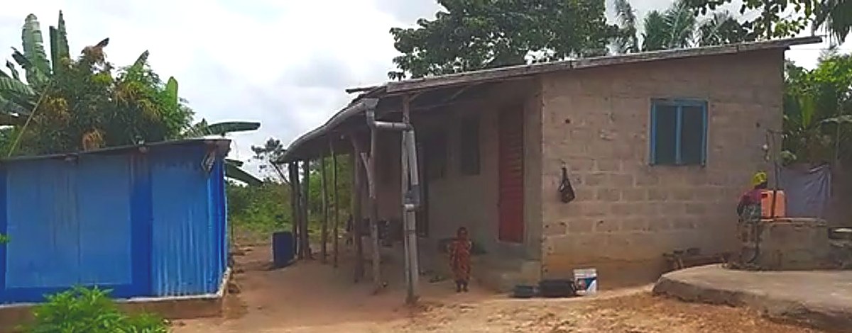 La maison principale et le magasin, sur la cour centrale de la ferme